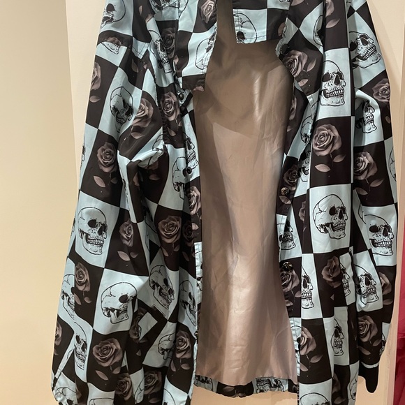 Wind breaker - Picture 1 of 3